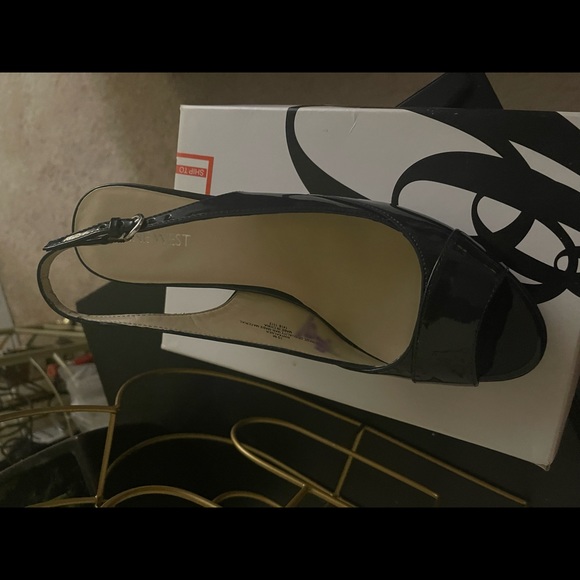 Comfortable dress shoes for casual wear. Never worn Nine West size 10 - Picture 3 of 3